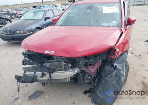 2019 Jeep Compass Latitude 4X4 z USA, uszkodzony, nr VIN 3C4NJDBB3KT597014